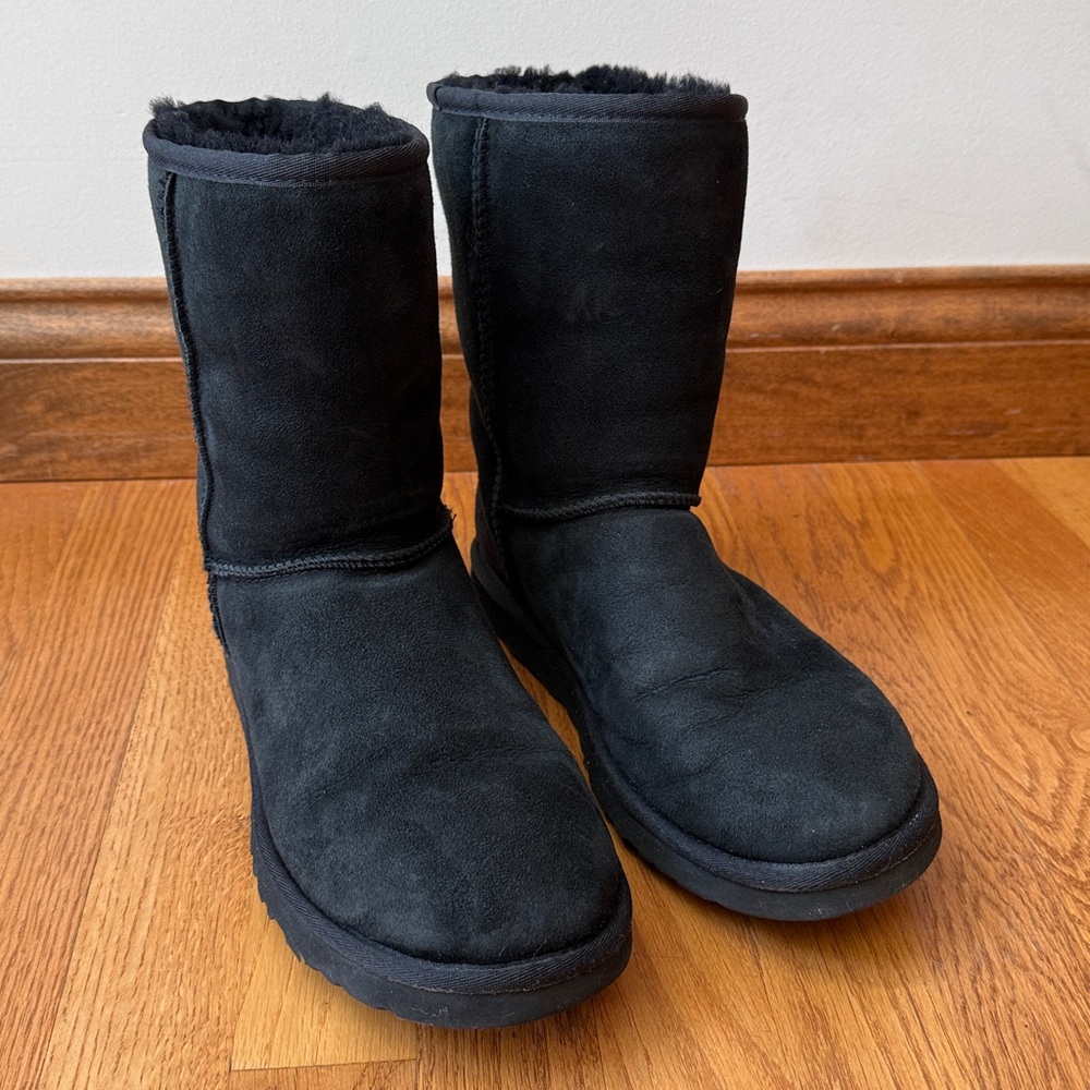 UGG Classic Short Black Pull On Boots Size 9 - Picture 12 of 13